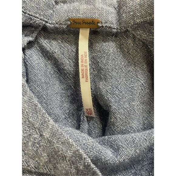 Free People Chambray Tunic Top Womens Small Blue Pockets Oversized Boho coastal - Picture 3 of 9